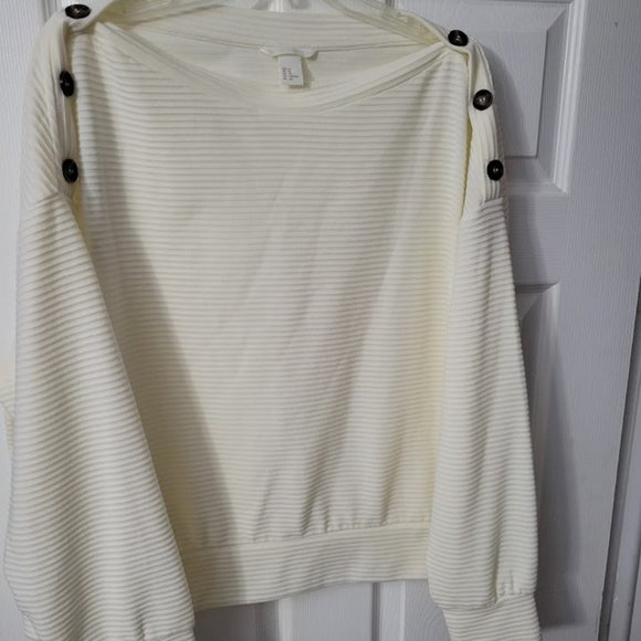 H&M Tops - H&M cream long sleeve top with cute button detail Size XL‎